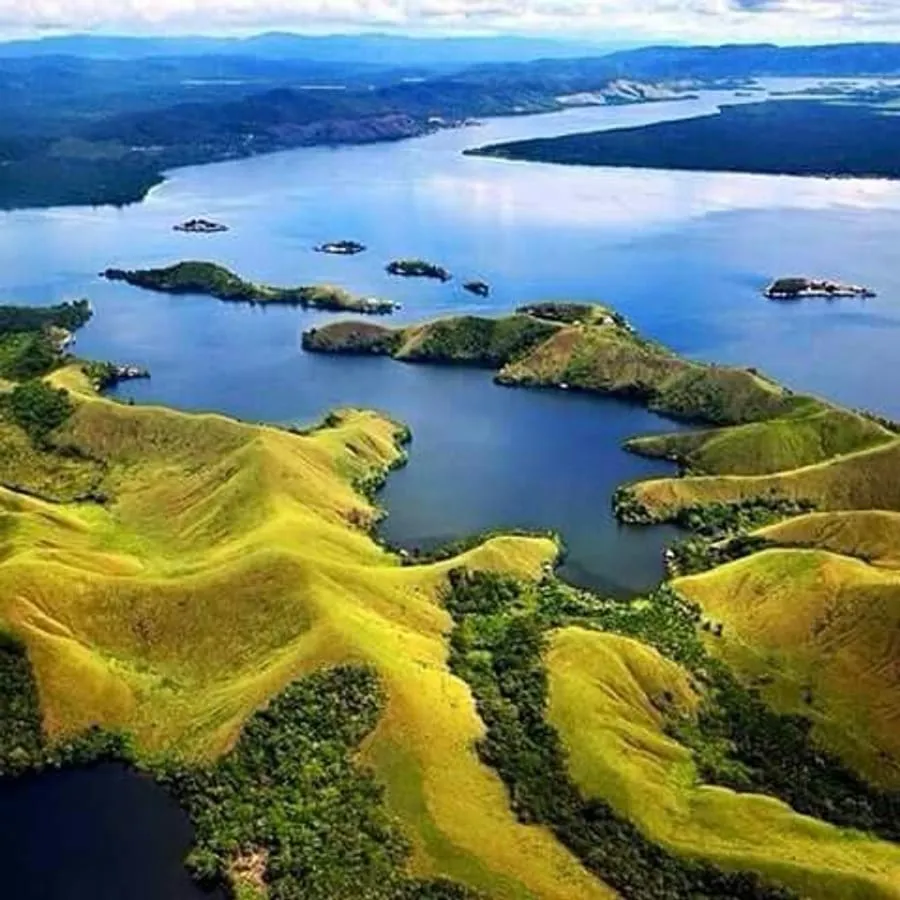 Pemandangan Danau Sentani dan Perbukitan Jayapura Papua